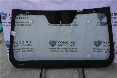 الزجاج الأمامي لسيارة فولكس فاجن توران